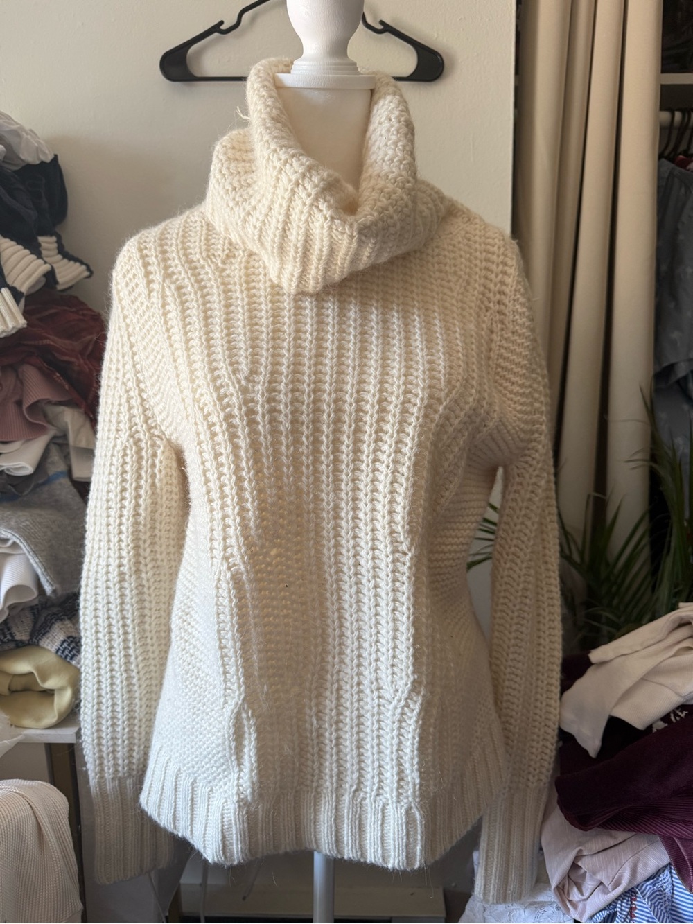 Banana Republic Cozy Cream Turtleneck Knit Sweater - Women's